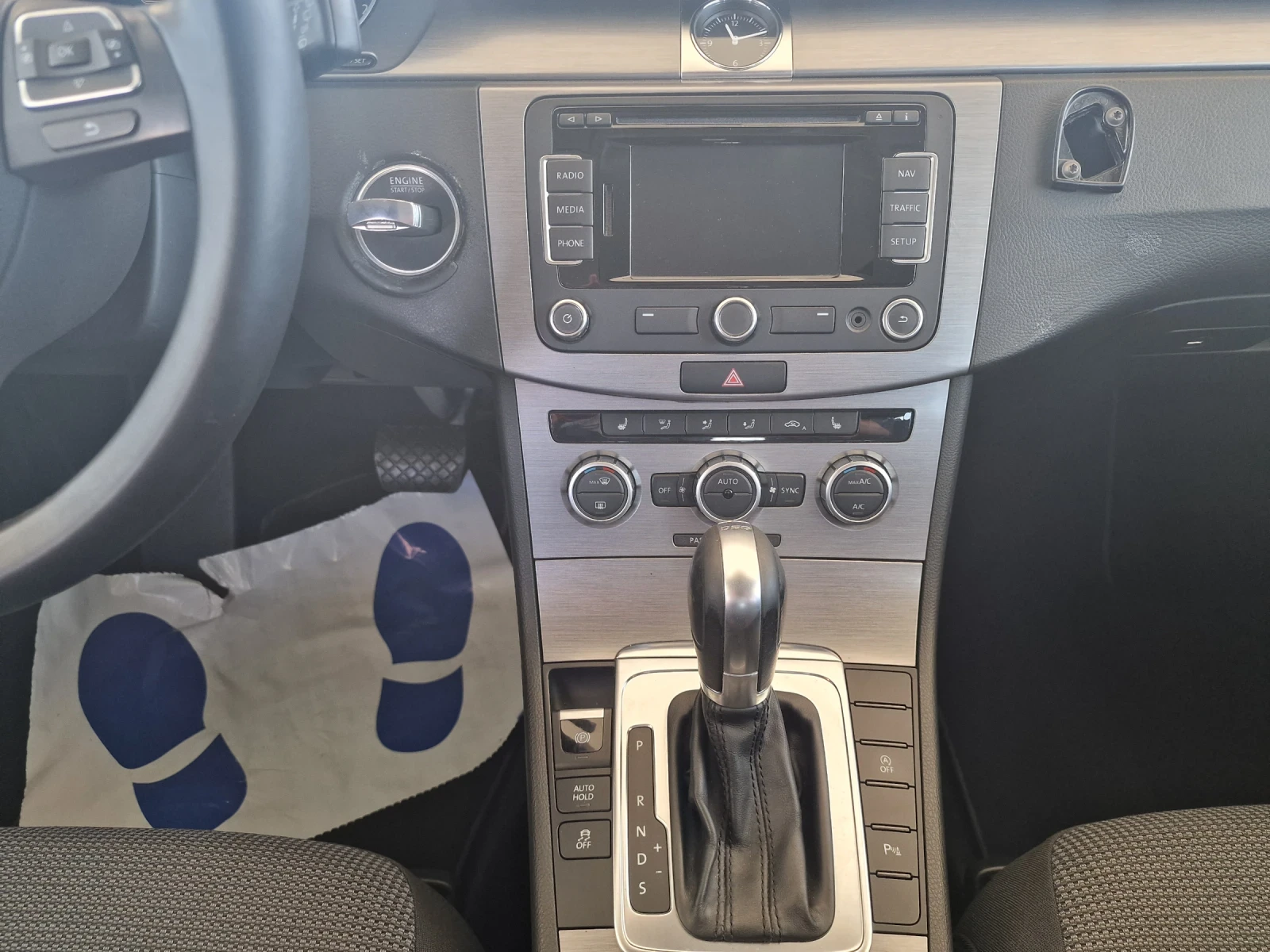 VW Passat 2.0TDI 140кс.Автомат, Нави, Подгрев | Mobile.bg — изображение 12