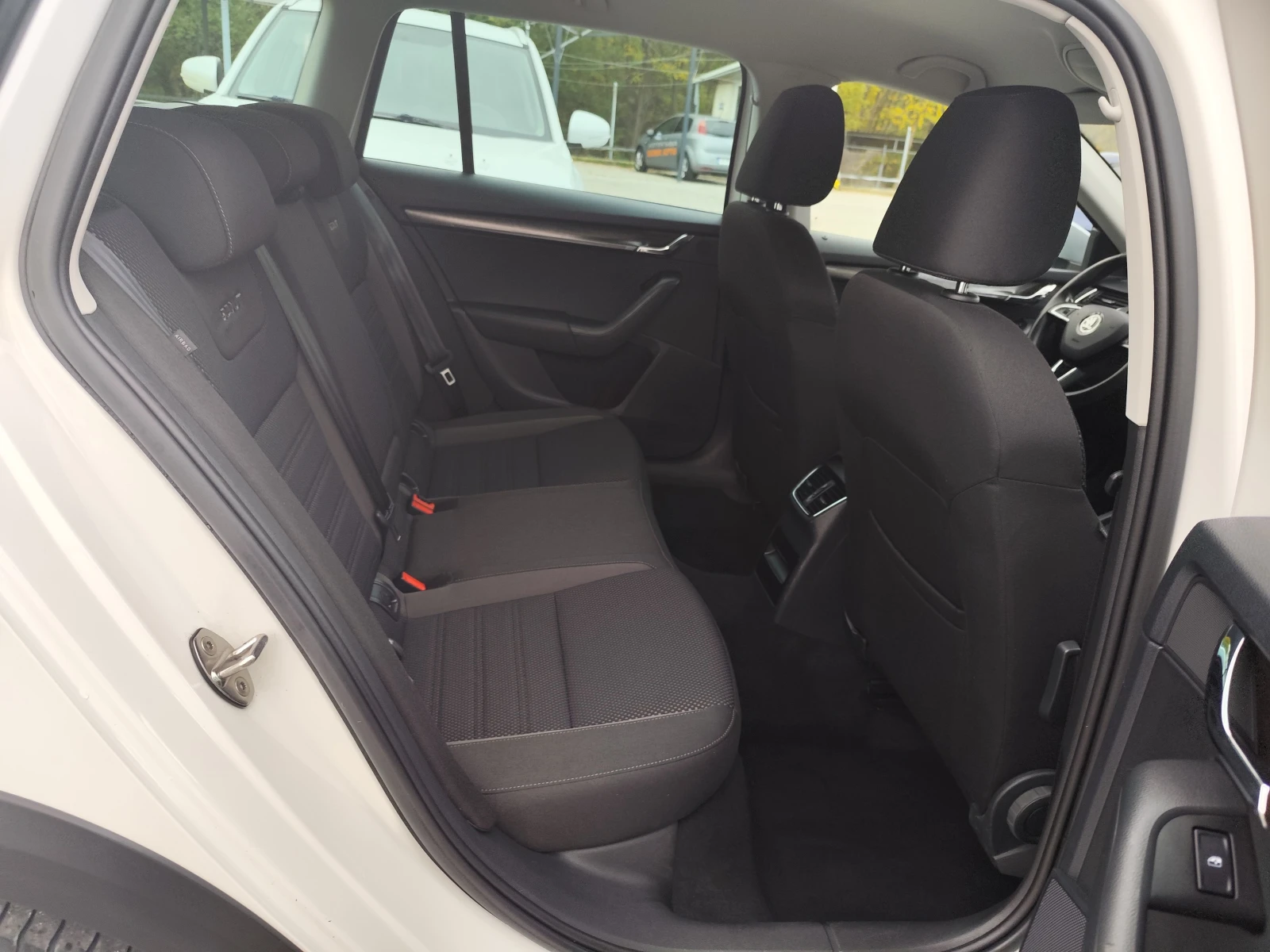 Skoda Octavia SCOUT* 2.0TDi* 4X4* EURO6D* * LED*  | Mobile.bg   11