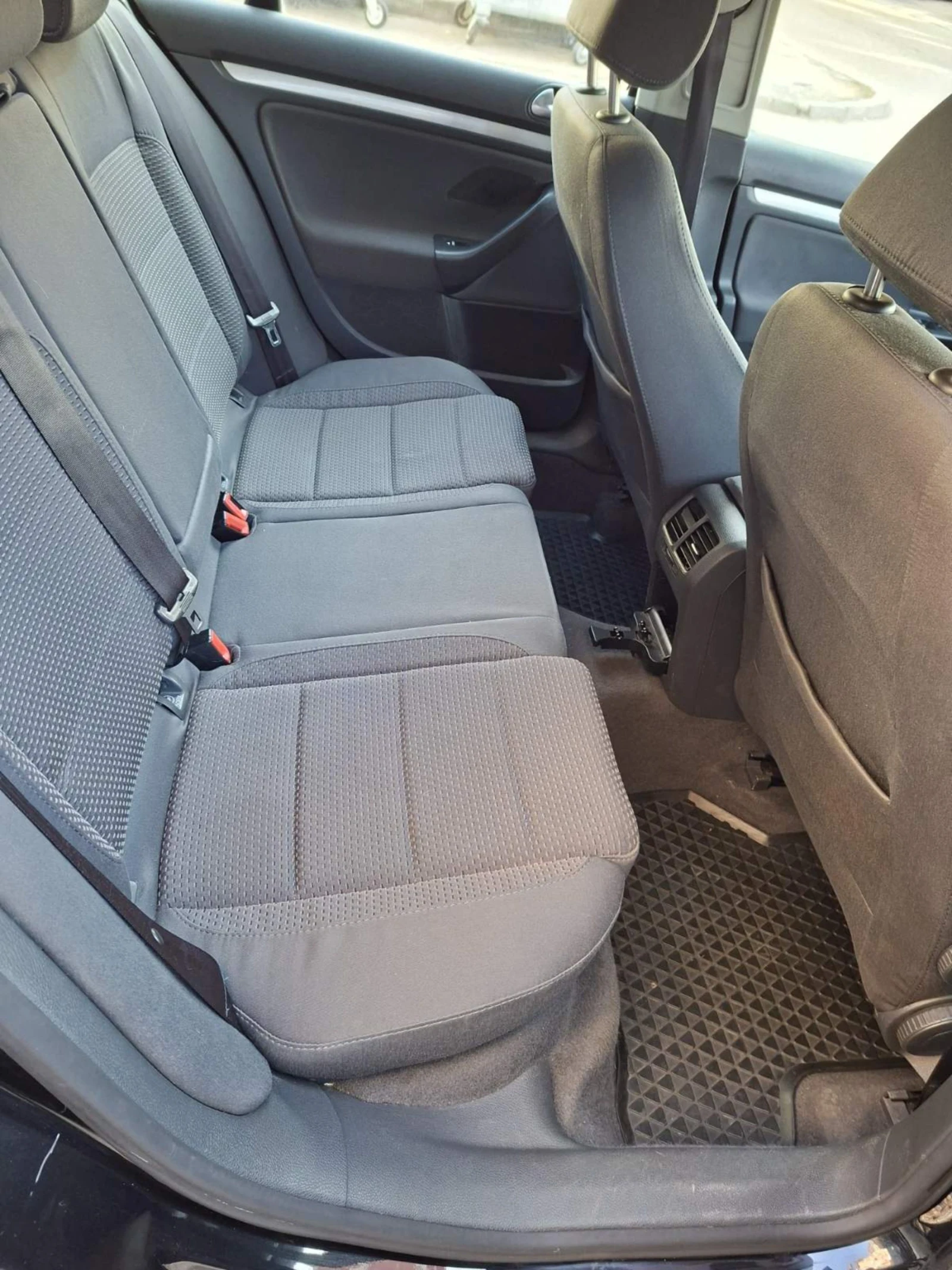 VW Jetta 2.0 TDI, снимка 12 - Автомобили и джипове - 53713421