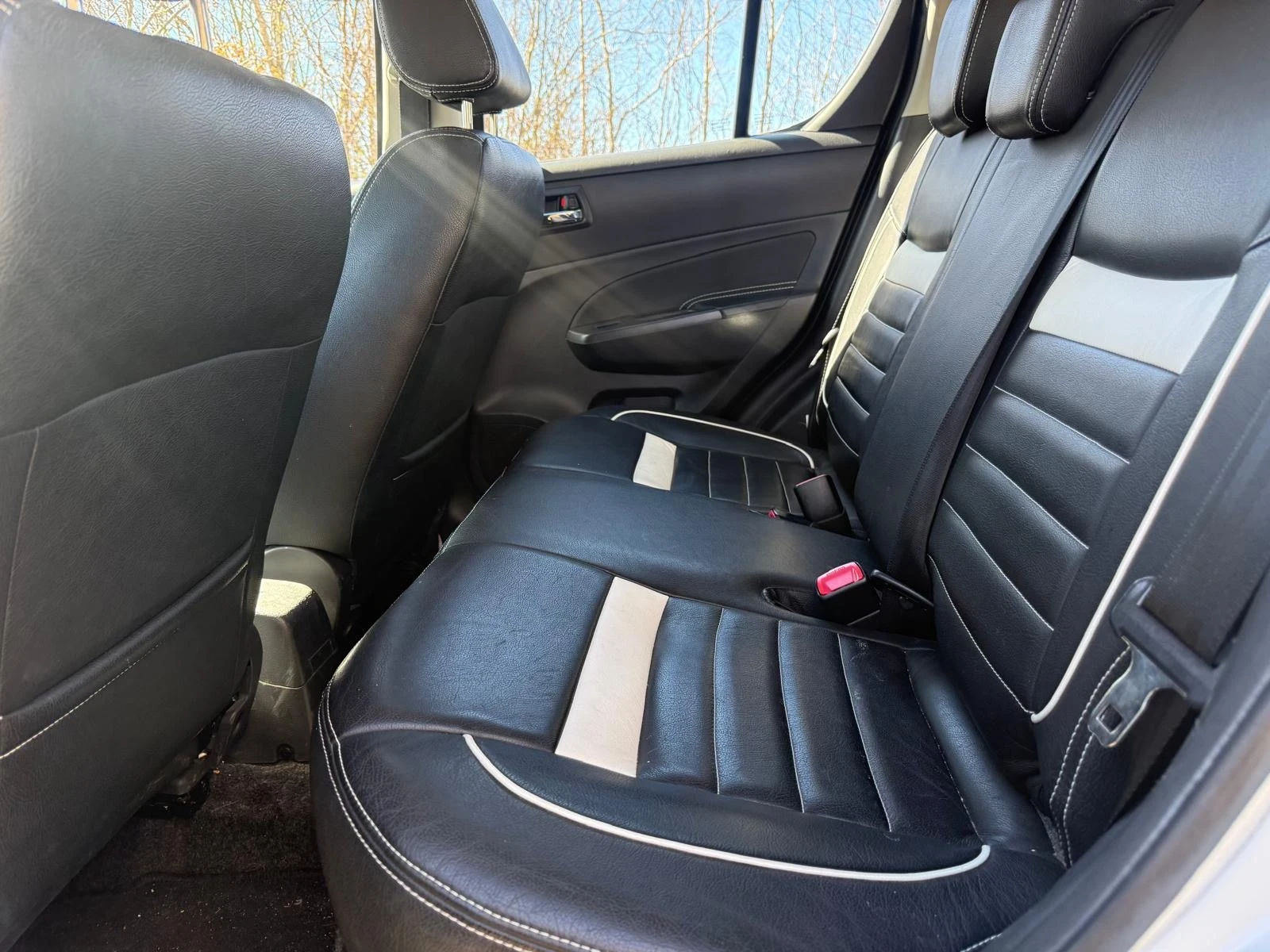 Suzuki Swift 1.2, снимка 8 - Автомобили и джипове - 54184339