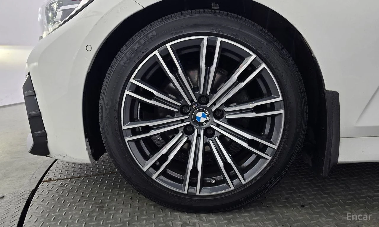 BMW 320 M Sport* HEAD-UP* 360 CAM* DISTRONIC* КРАЙНА ЦЕНА*, снимка 5 - Автомобили и джипове - 54713773