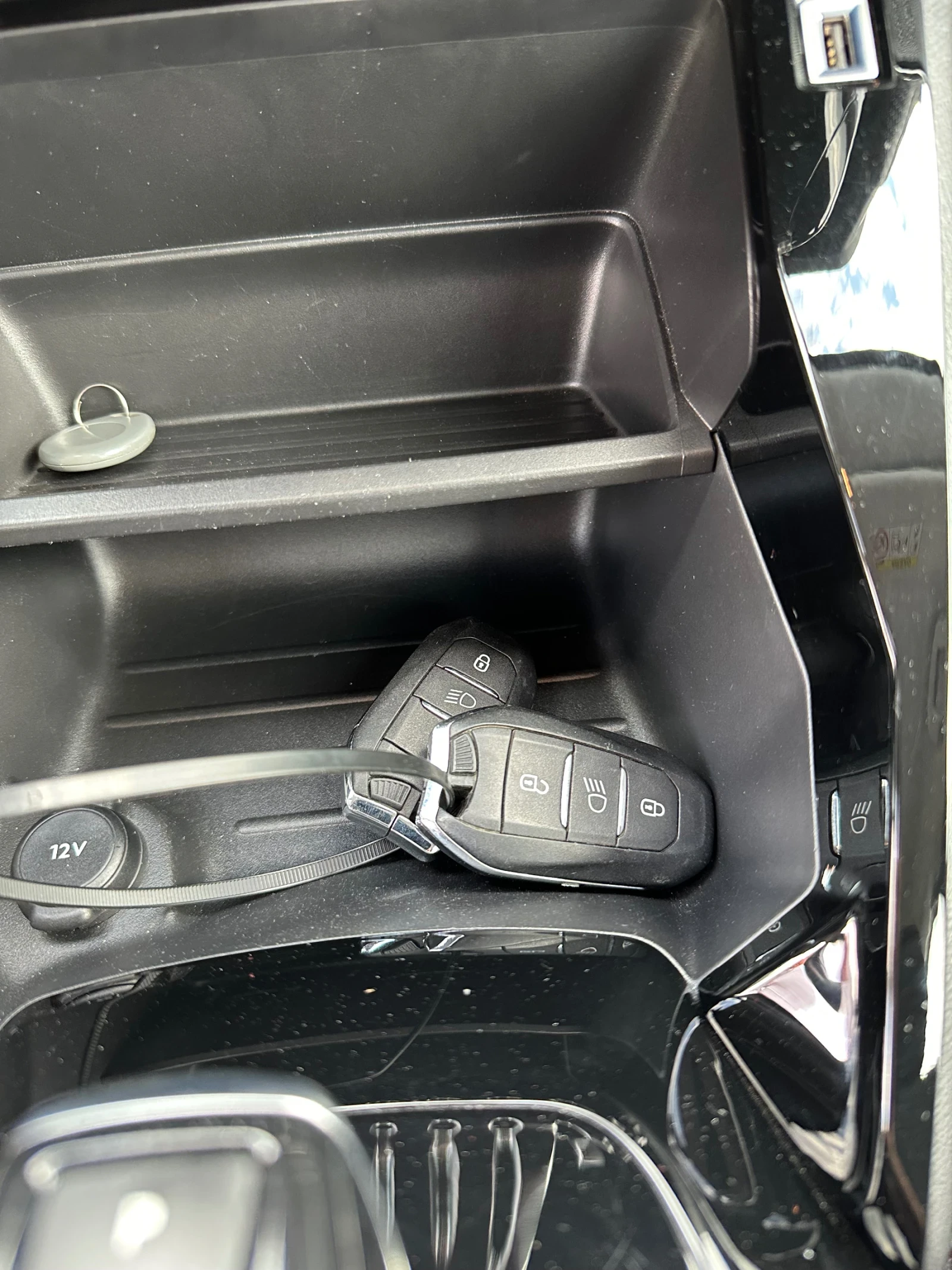 Peugeot 208, снимка 10 - Автомобили и джипове - 54793575