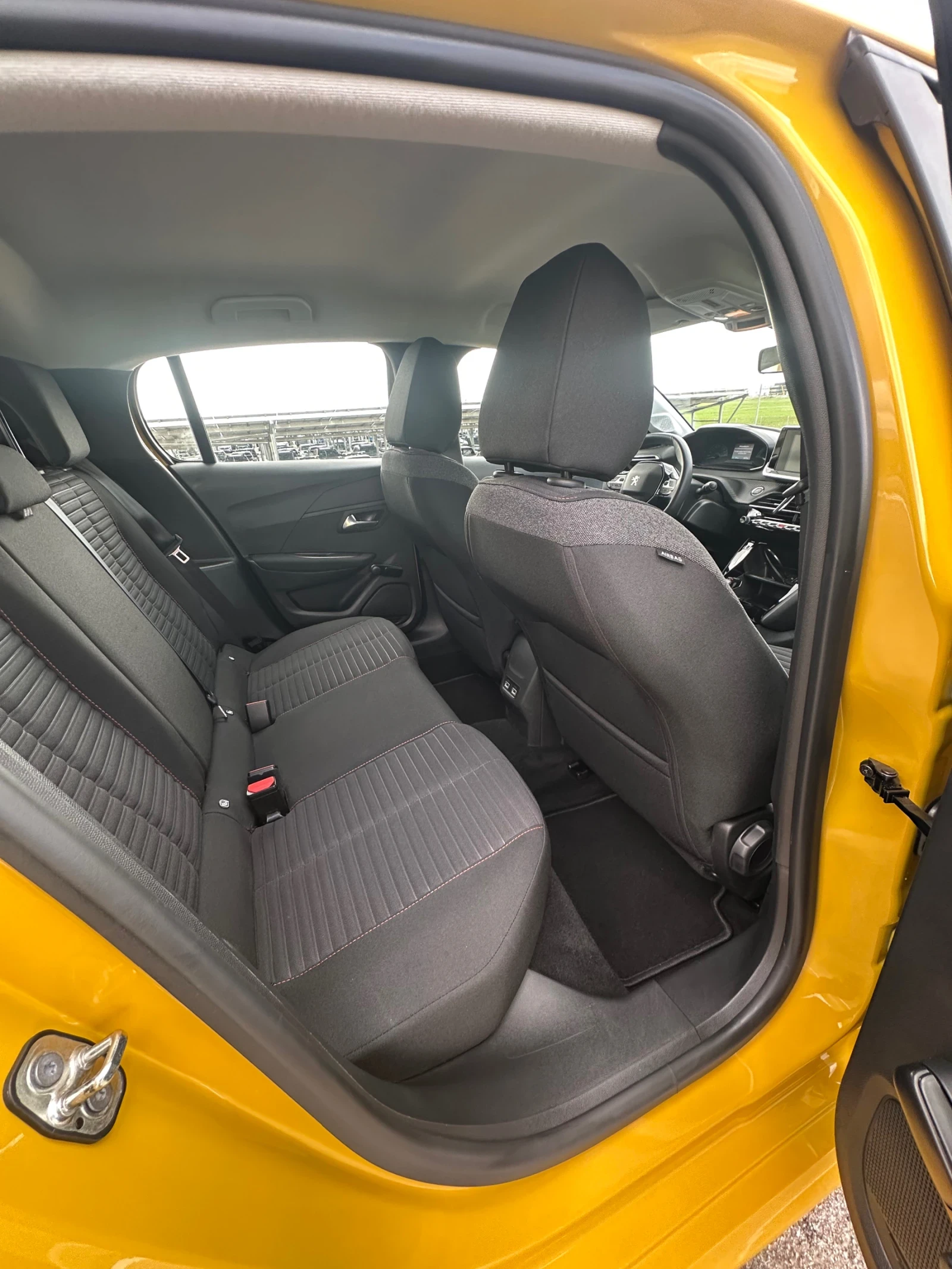 Peugeot 208, снимка 8 - Автомобили и джипове - 54793575