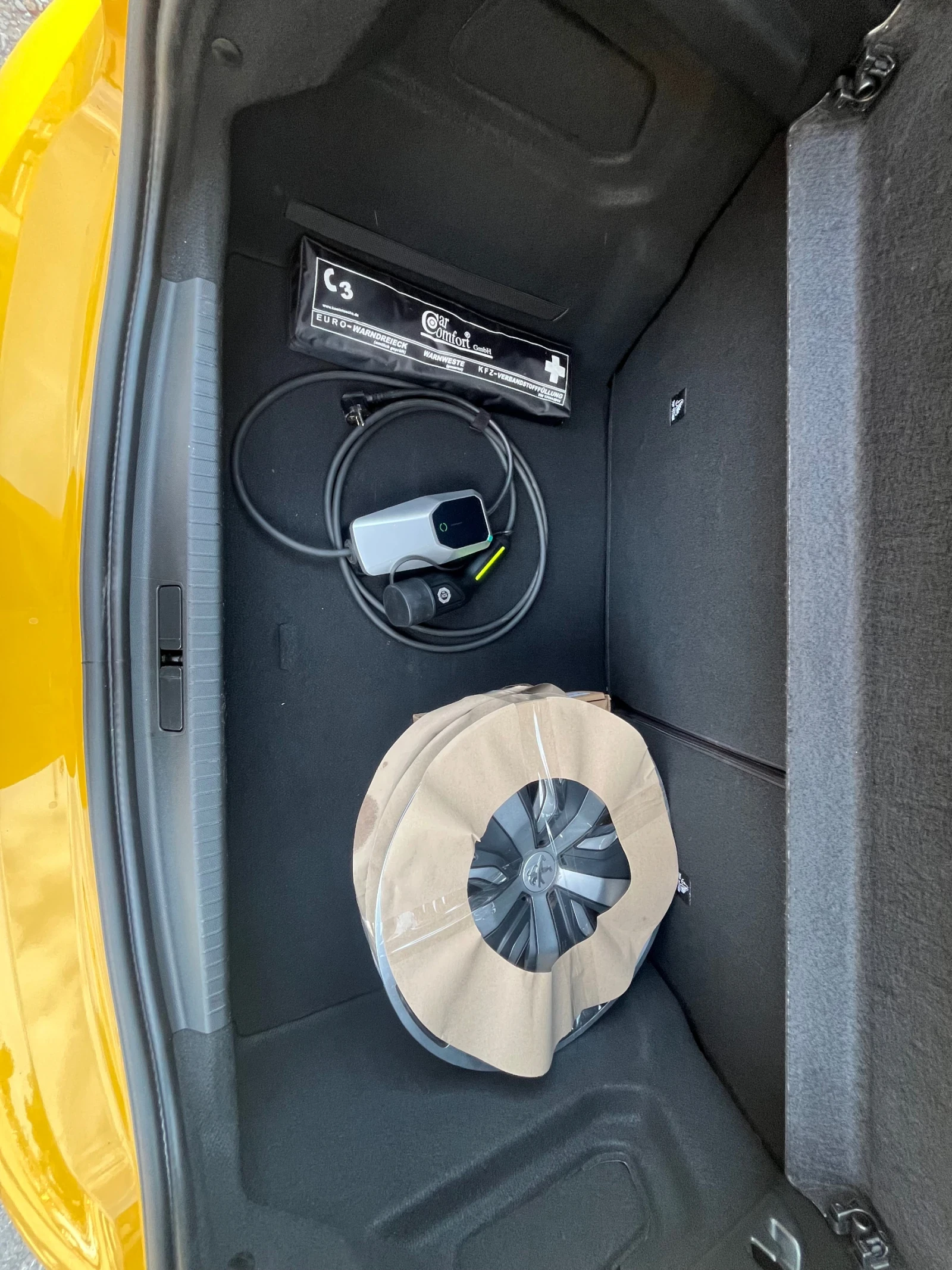 Peugeot 208, снимка 11 - Автомобили и джипове - 54793575