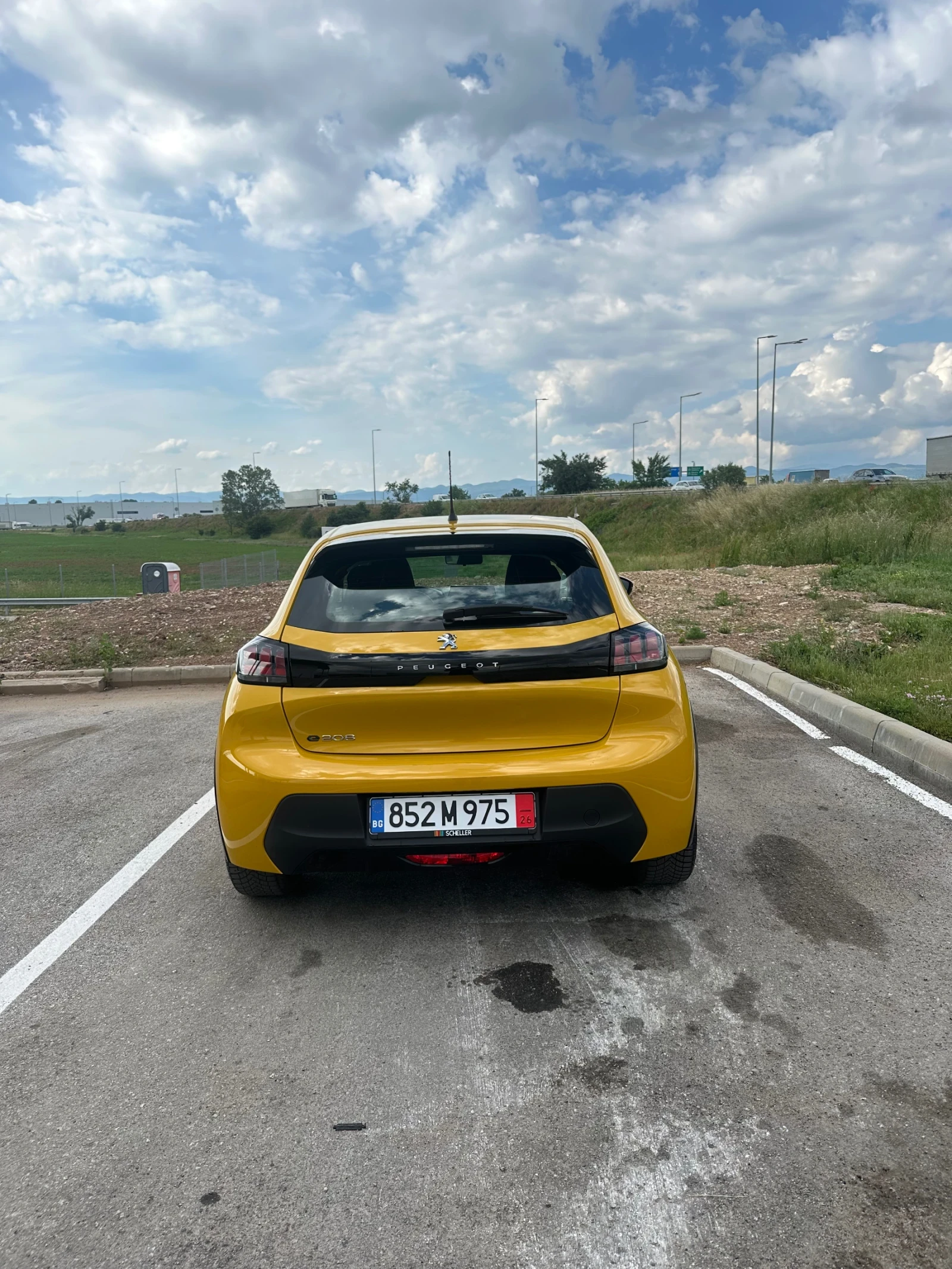 Peugeot 208, снимка 2 - Автомобили и джипове - 54793575