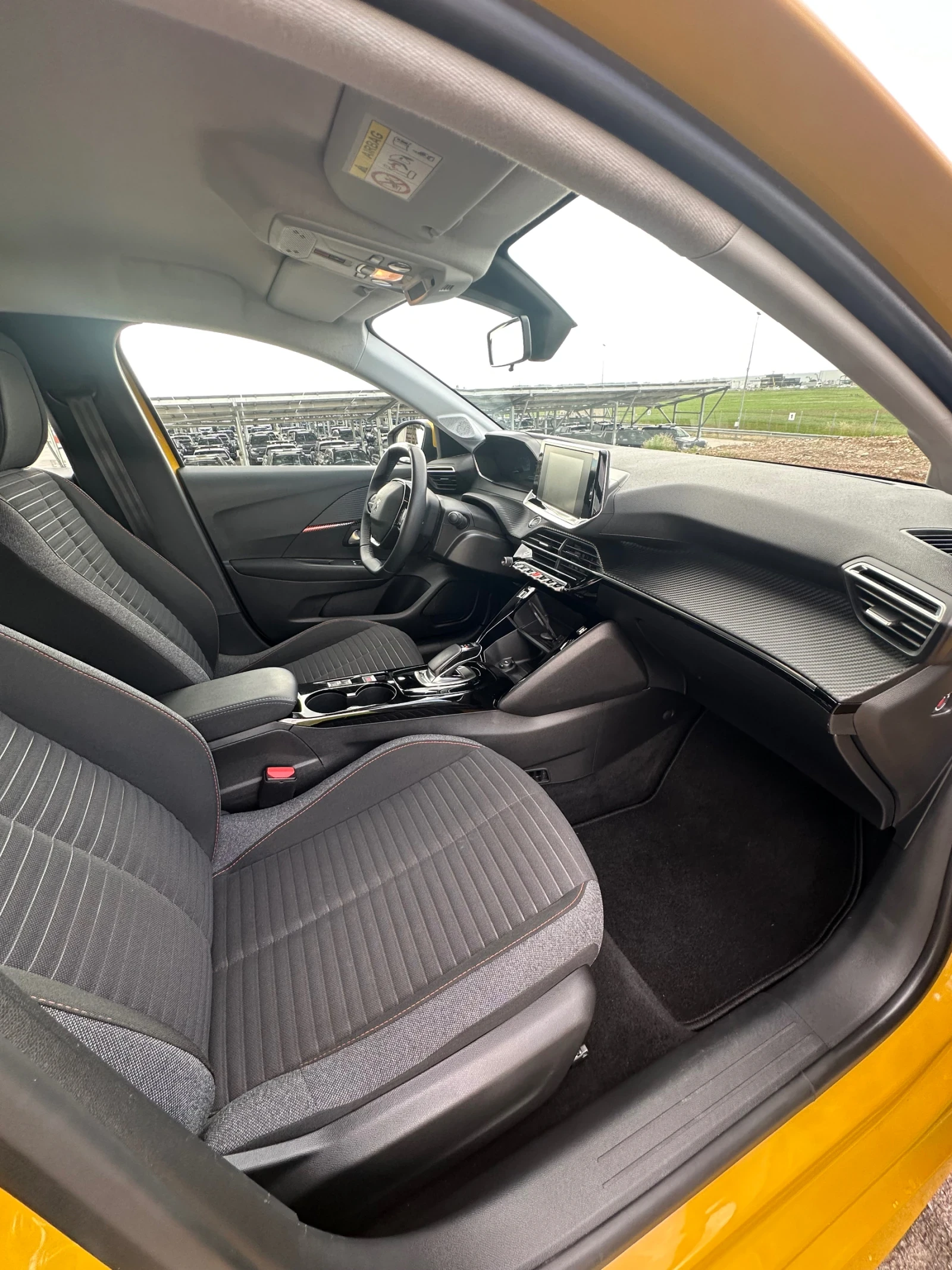 Peugeot 208, снимка 7 - Автомобили и джипове - 54793575