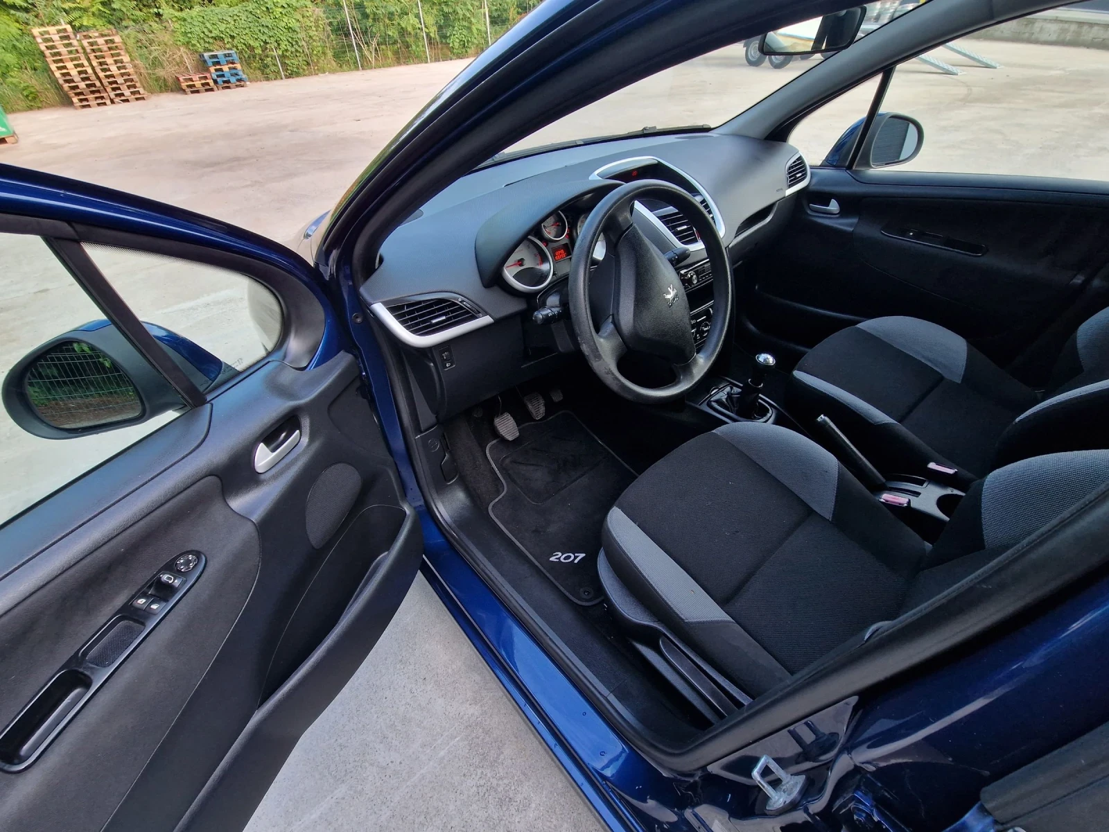Peugeot 207 1.4i 75к.с., снимка 9 - Автомобили и джипове - 55035996