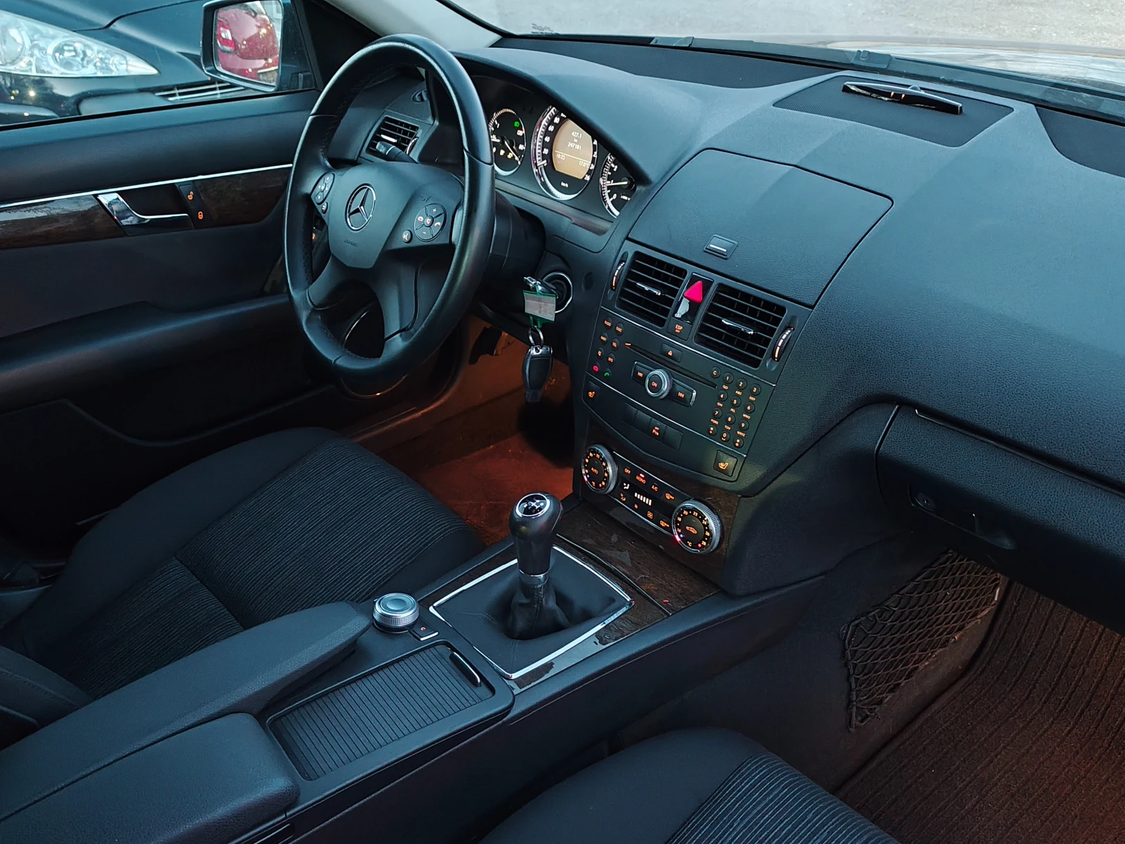 Mercedes-Benz C 180 i Kompressor Elegance, Bi-Xenon, PDC, Led Stop, снимка 7 - Автомобили и джипове - 56325452