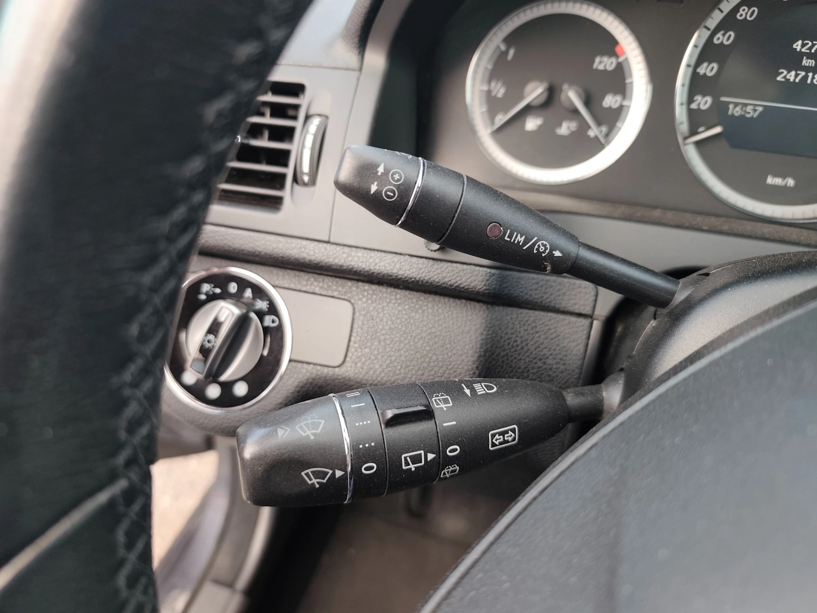 Mercedes-Benz C 180 i Kompressor Elegance, Bi-Xenon, PDC, Led Stop, снимка 11 - Автомобили и джипове - 56325452