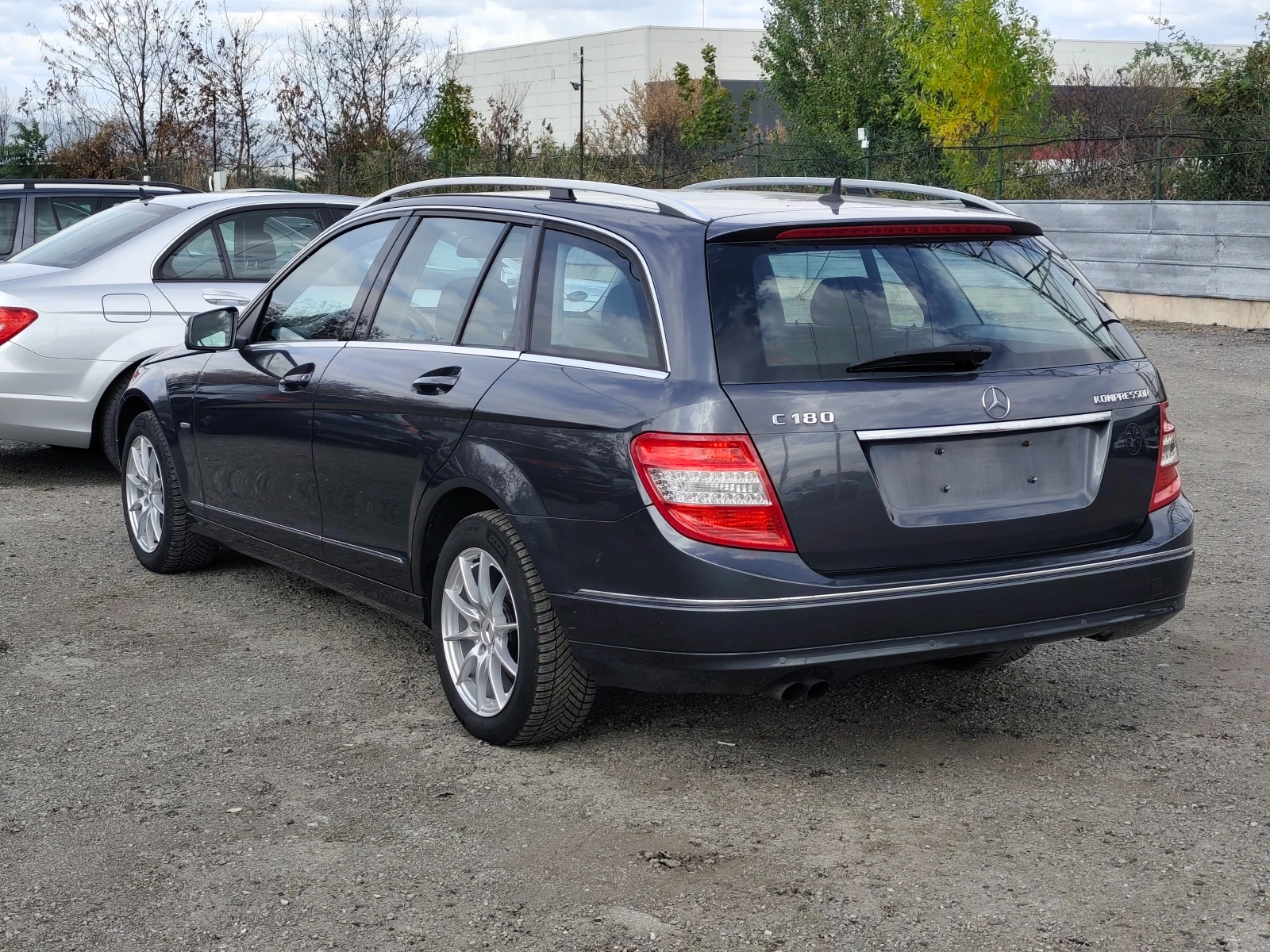 Mercedes-Benz C 180 i Kompressor Elegance, Bi-Xenon, PDC, Led Stop, снимка 4 - Автомобили и джипове - 56325452