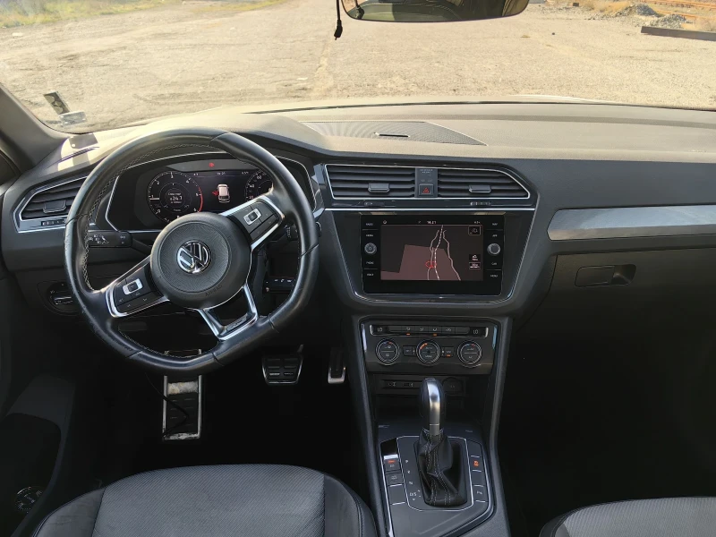 VW Tiguan R-Line. Leed, Digital, снимка 6 - Автомобили и джипове - 47755991