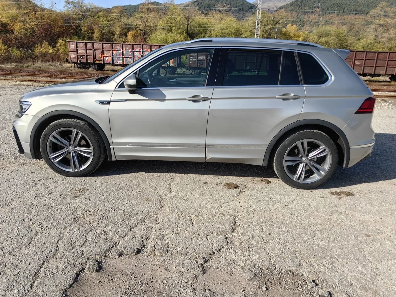 VW Tiguan R-Line. Leed, Digital, снимка 5 - Автомобили и джипове - 47755991