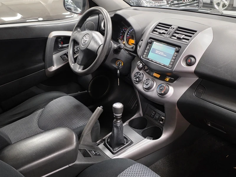 Toyota Rav4 2.2 D-4D 136 | Нови дюзи | ТОП състояние , снимка 9 - Автомобили и джипове - 52666134