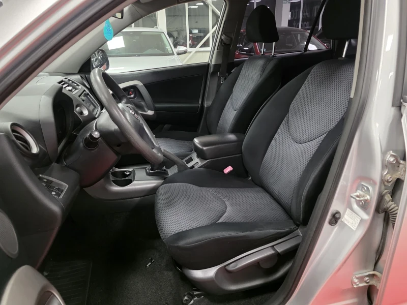 Toyota Rav4 2.2 D-4D 136 | Нови дюзи | ТОП състояние , снимка 8 - Автомобили и джипове - 52666134