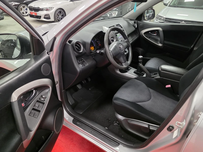 Toyota Rav4 2.2 D-4D 136 | Нови дюзи | ТОП състояние , снимка 7 - Автомобили и джипове - 52666134