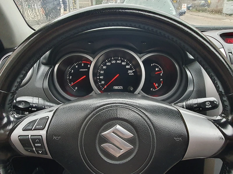 Suzuki Grand vitara 1.9DDIS, снимка 13 - Автомобили и джипове - 53138492