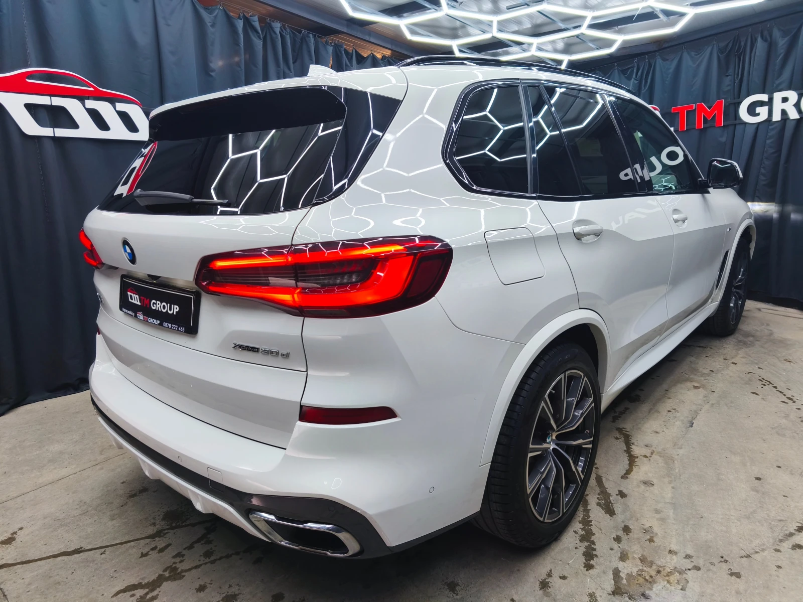 BMW X5 3.0 X-Drive* 2xM Pack* Laser* PANO* 360* Distr - изображение 4