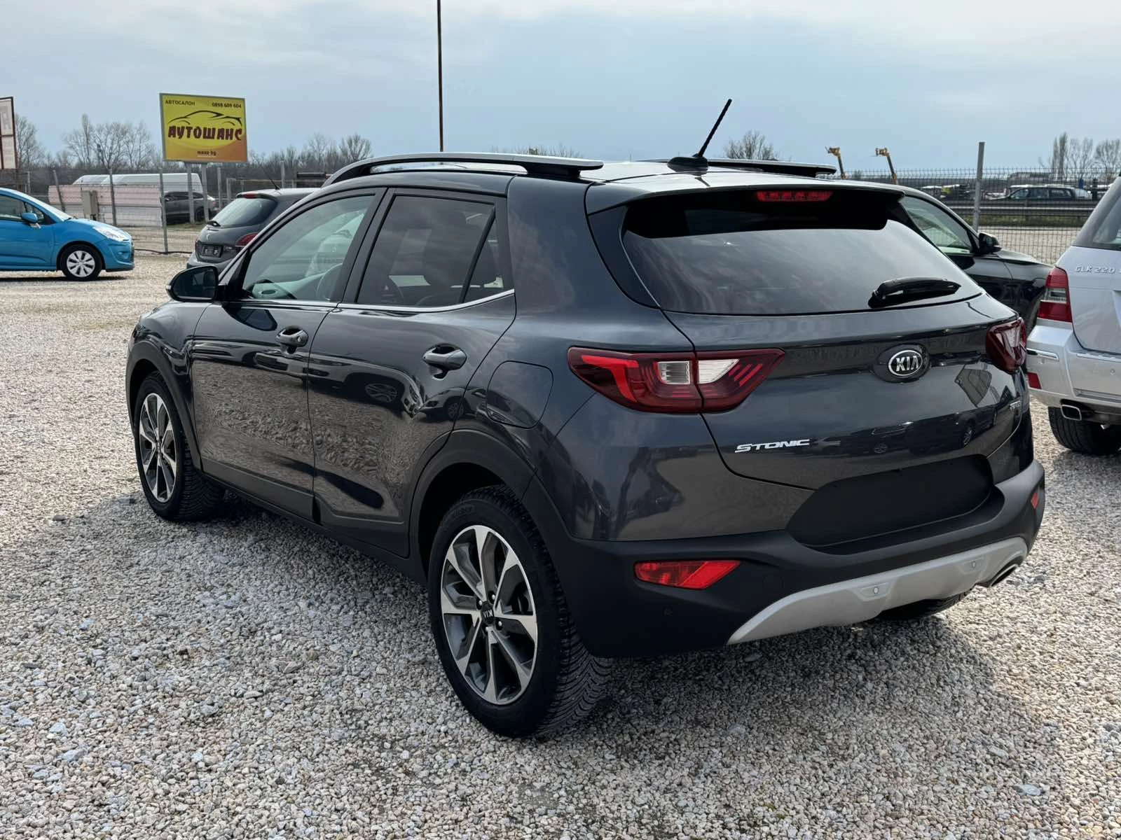 Kia Stonic 1.6CRDI, снимка 6 - Автомобили и джипове - 53715273