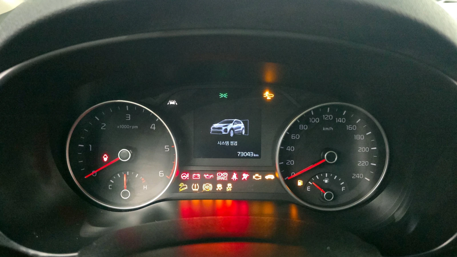 Kia Sportage 2.0* ПОДГРЕВ ВОЛАН* КРАЙНА ЦЕНА, снимка 8 - Автомобили и джипове - 55318947