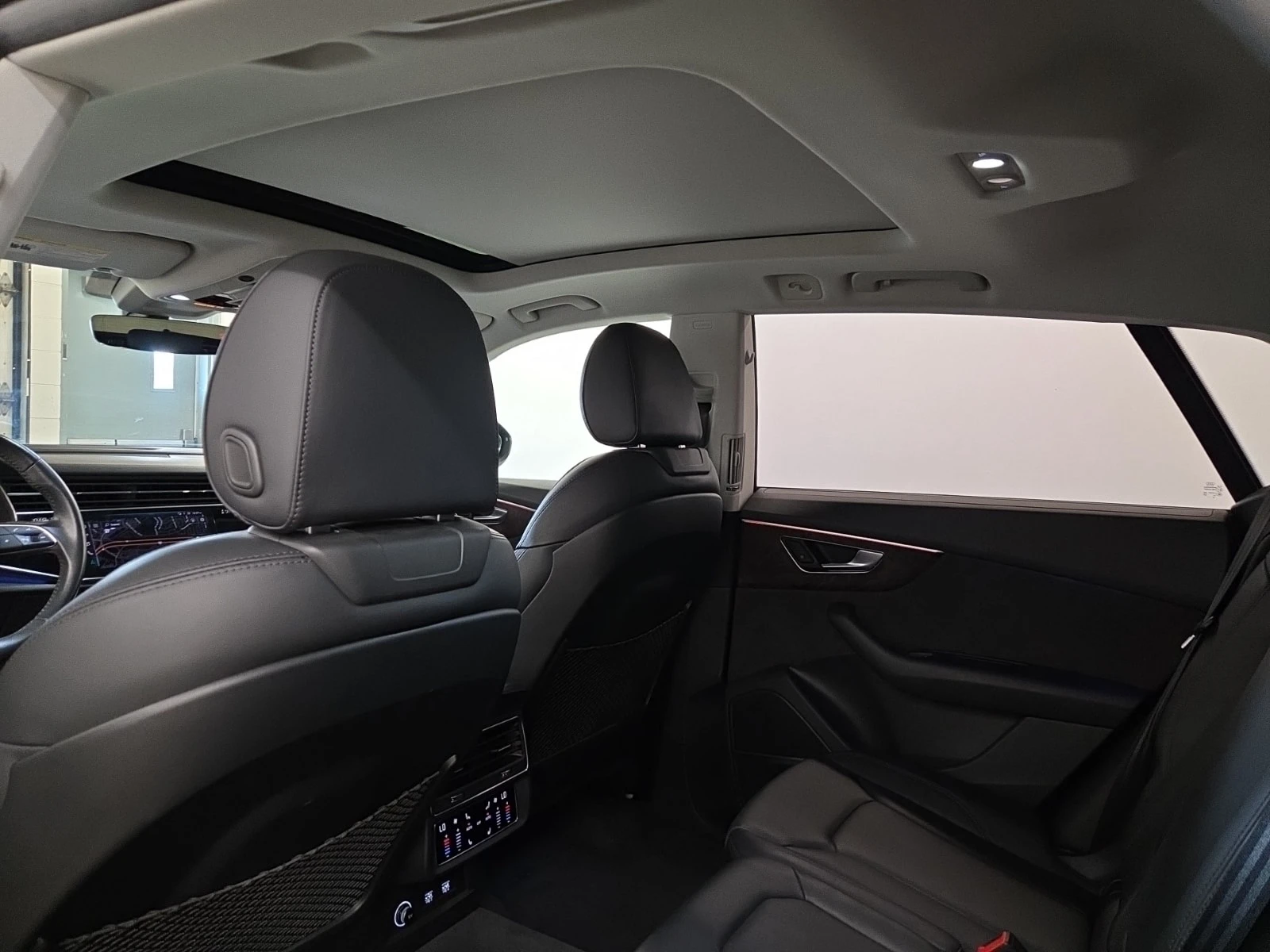 Audi Q8  TECHNIK / DISTRONIC / 360 / PANORAMA , снимка 14 - Автомобили и джипове - 56079849