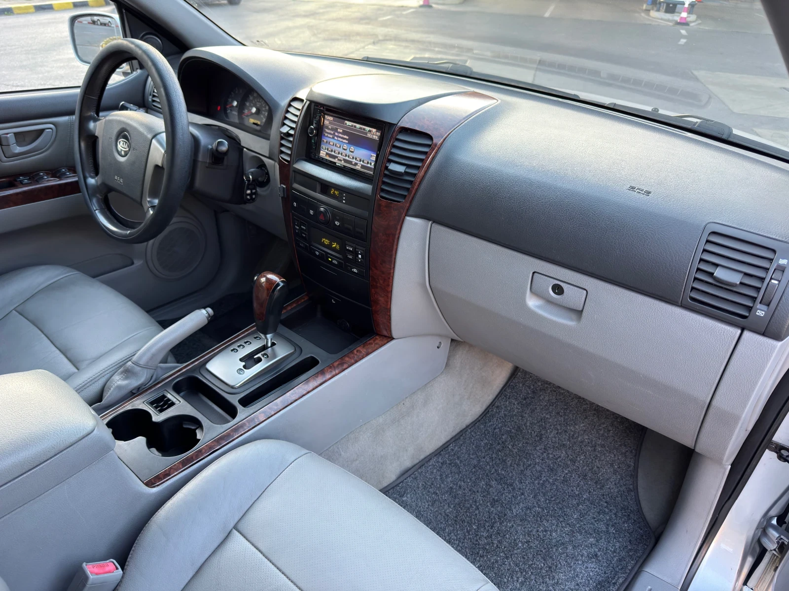 Kia Sorento 2.5CRD Кожа/Климатроник/4х4/Навигация, снимка 14 - Автомобили и джипове - 56156514