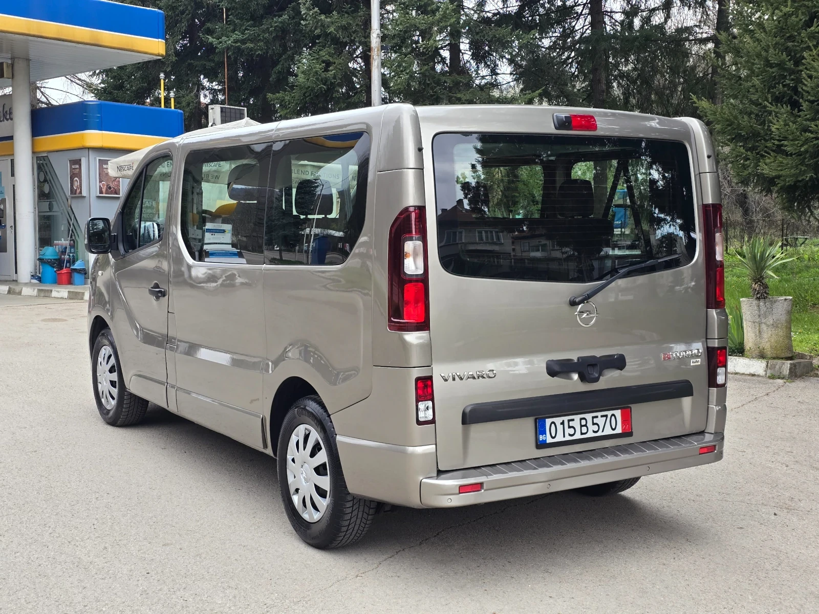 Opel Vivaro 1.6cdi 140к.с. 8 места ШВЕЙЦАРИЯ , снимка 7 - Бусове и автобуси - 54150126