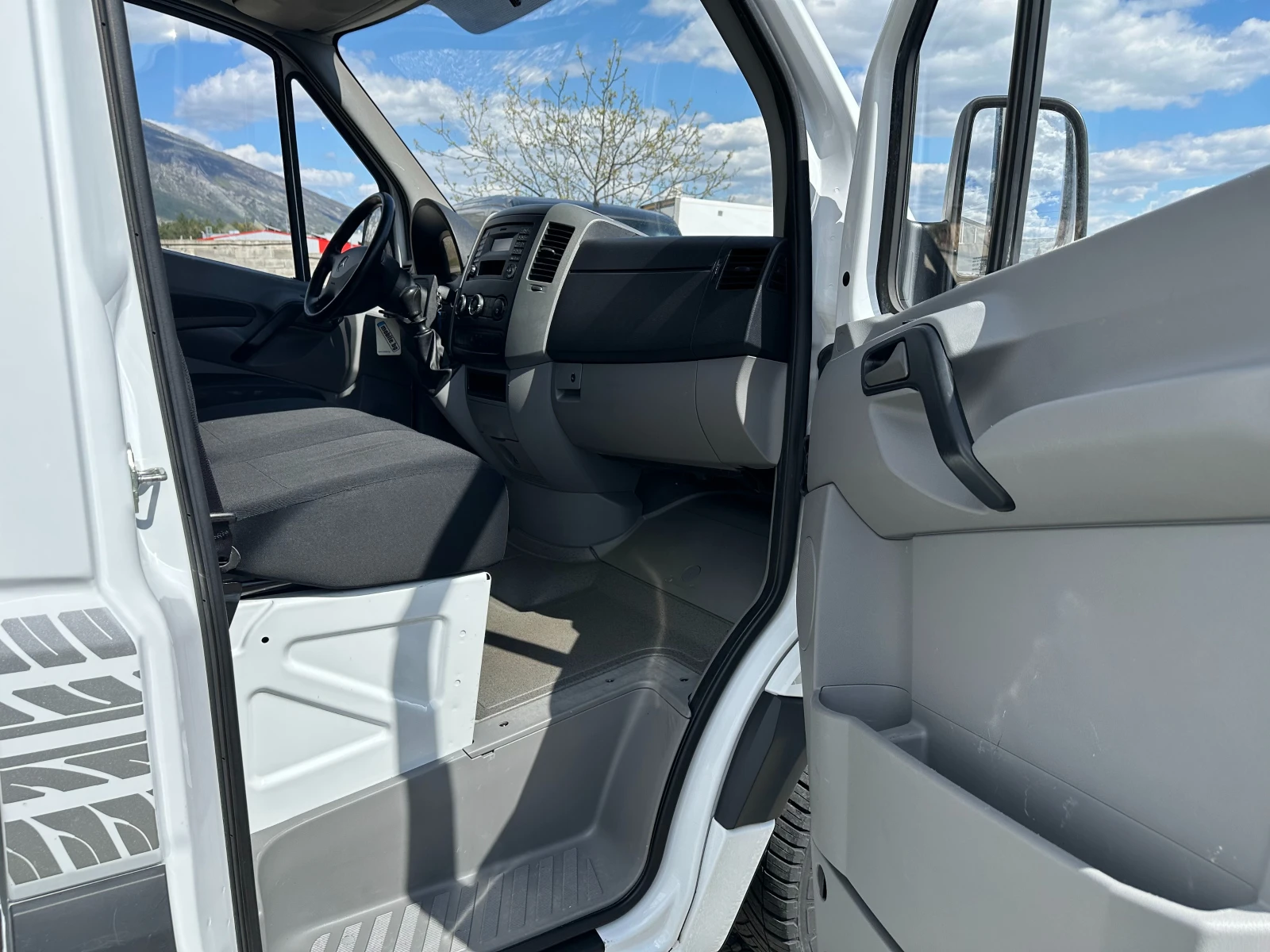 Mercedes-Benz Sprinter 313 klimatronik/tempomat/full, снимка 8 - Бусове и автобуси - 54294514