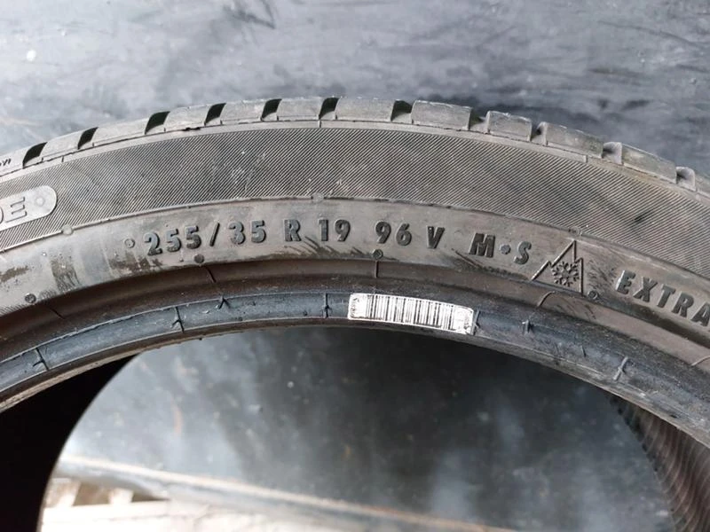 Гуми Зимни 255/35R19, снимка 7 - Гуми и джанти - 35972158