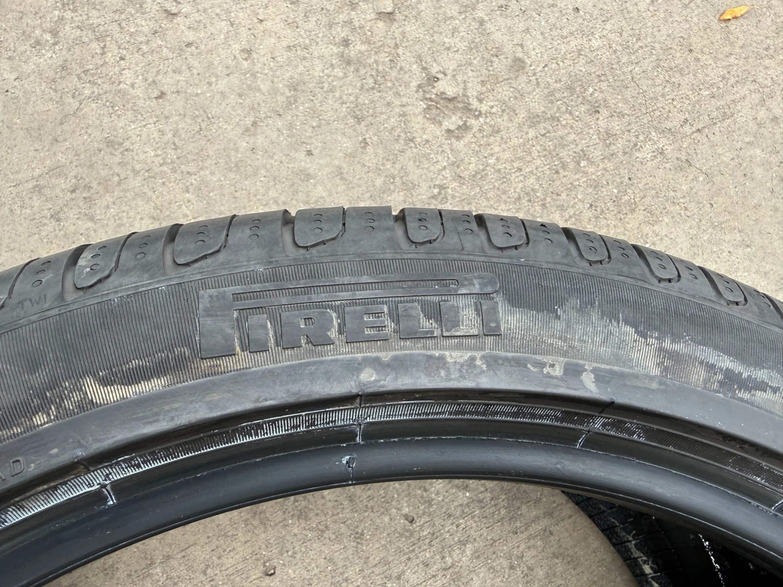 Гуми Летни 235/40R19, снимка 6 - Гуми и джанти - 56277719