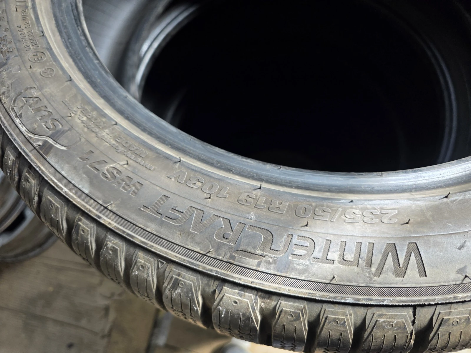 Гуми Зимни 235/50R19, снимка 8 - Гуми и джанти - 56663135