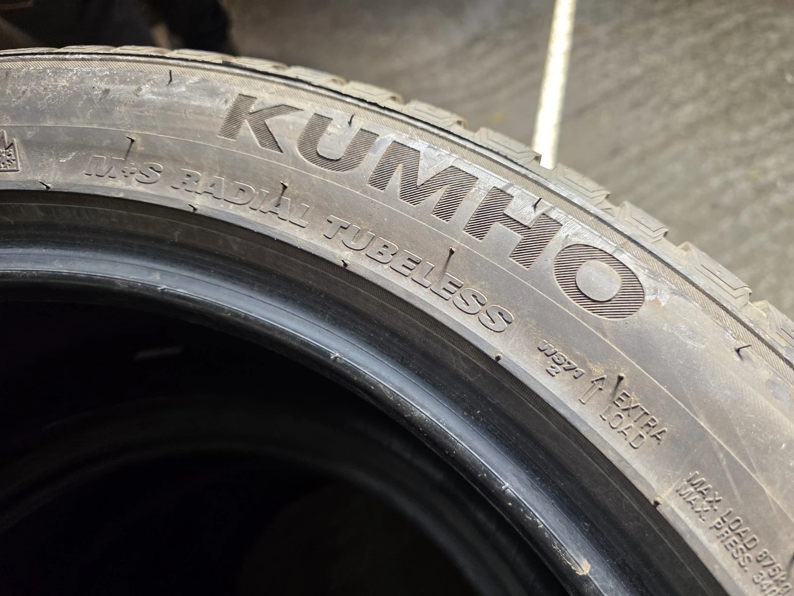 Гуми Зимни 235/50R19, снимка 9 - Гуми и джанти - 56663135