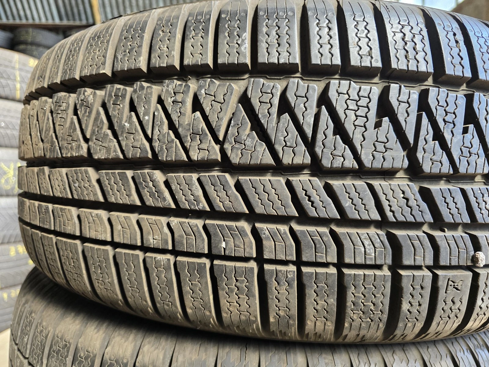 Гуми Зимни 235/50R19