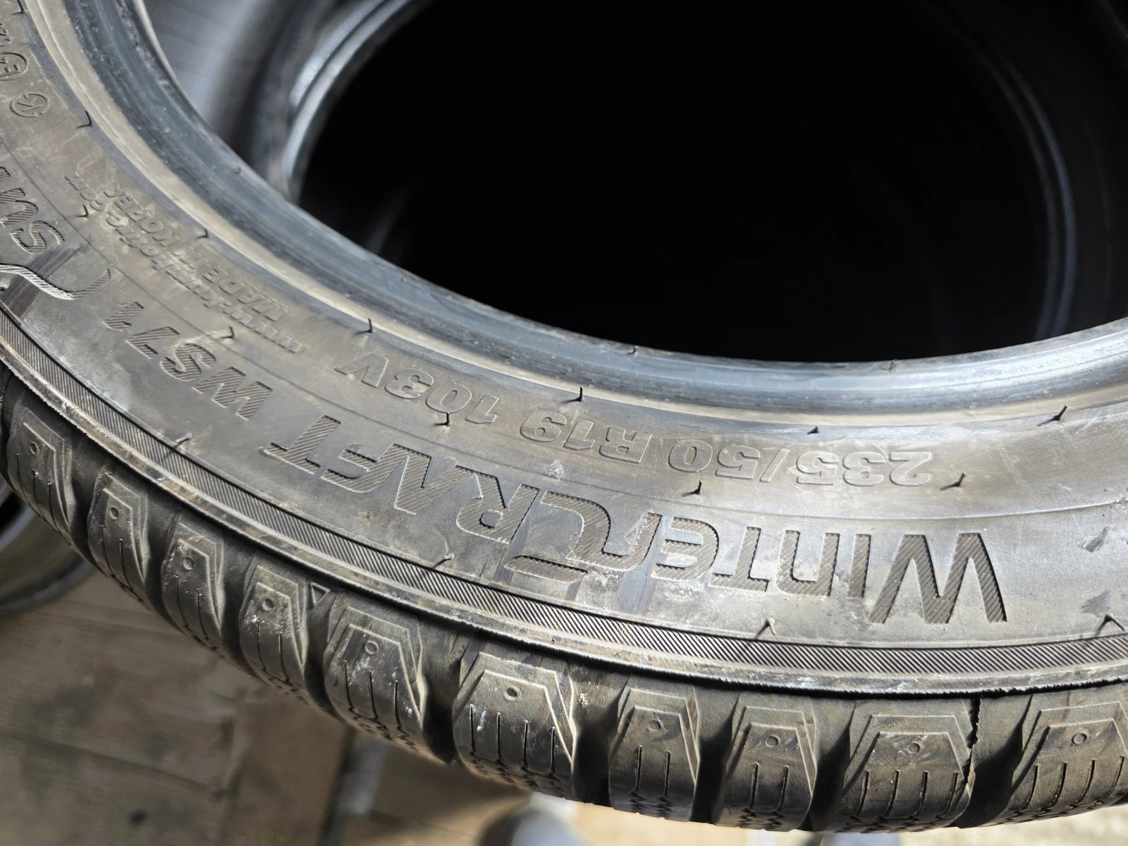 Гуми Зимни 235/50R19, снимка 7 - Гуми и джанти - 56663135