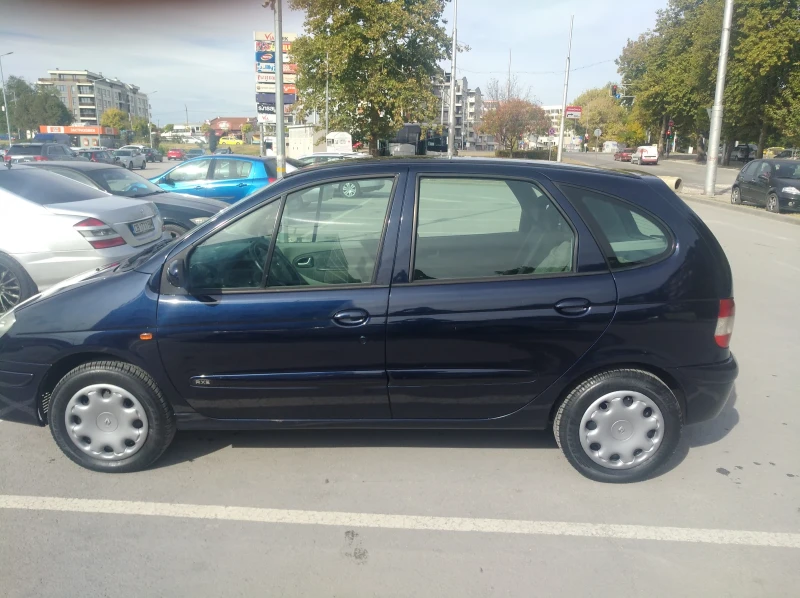 Renault Scenic, снимка 8 - Автомобили и джипове - 47533532