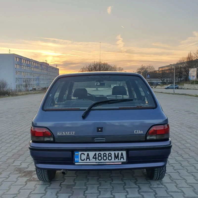 Renault Clio 1.4 RT, снимка 4 - Автомобили и джипове - 49416744