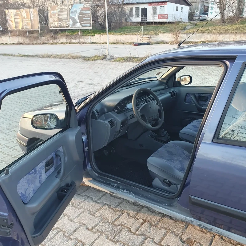 Renault Clio 1.4 RT, снимка 8 - Автомобили и джипове - 49416744