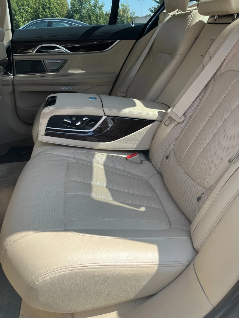 BMW 740 d xDrive от МКар, снимка 12 - Автомобили и джипове - 51932547