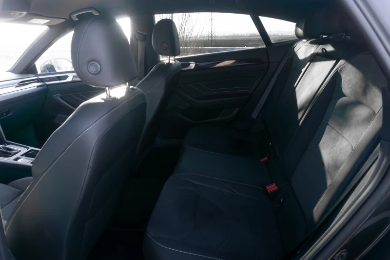 VW Arteon R-Line 2.0 4x4 TDI SCR 4Motion ГАРАНЦИЯ , снимка 7 - Автомобили и джипове - 52126124