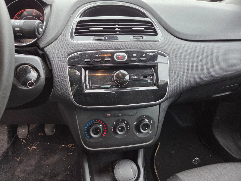 Fiat Punto 1.4 GPL EURO6, снимка 9 - Автомобили и джипове - 52654695