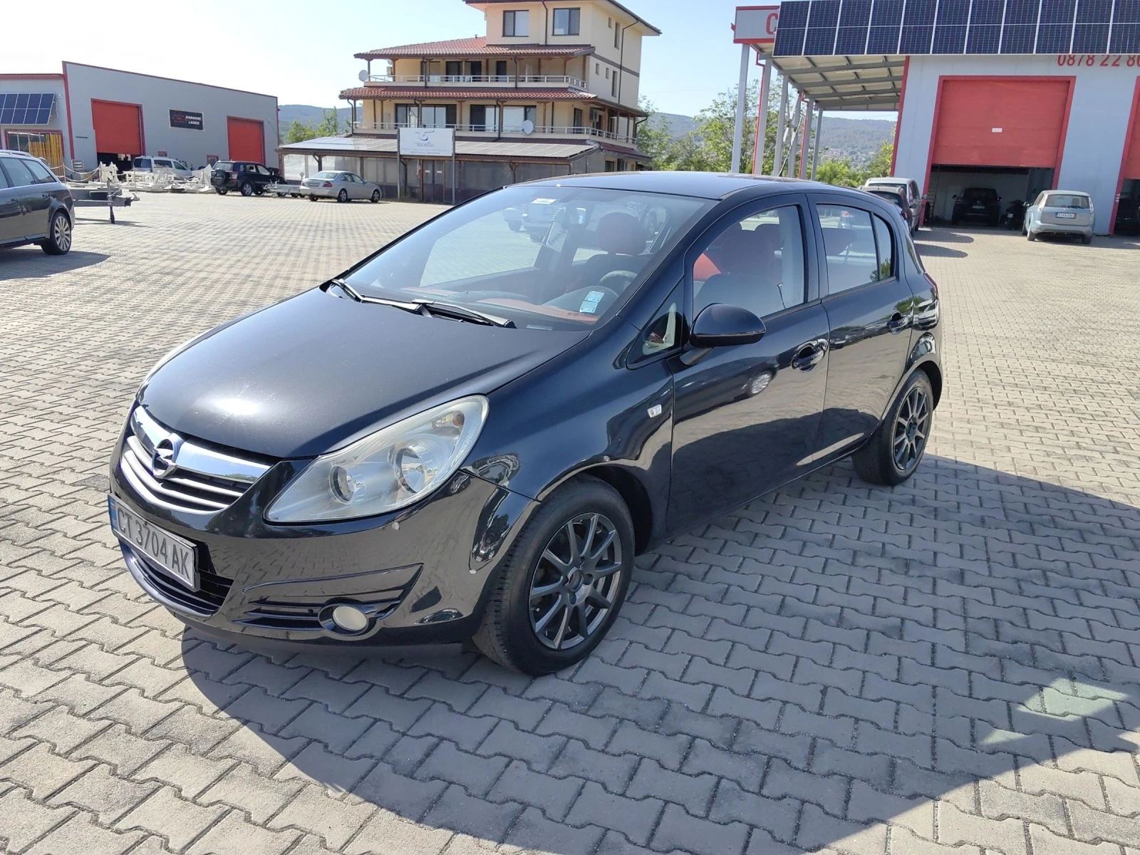 Opel Corsa 1.4i 90кс АВТОМАТИК КЛИМАТИК  - изображение 2