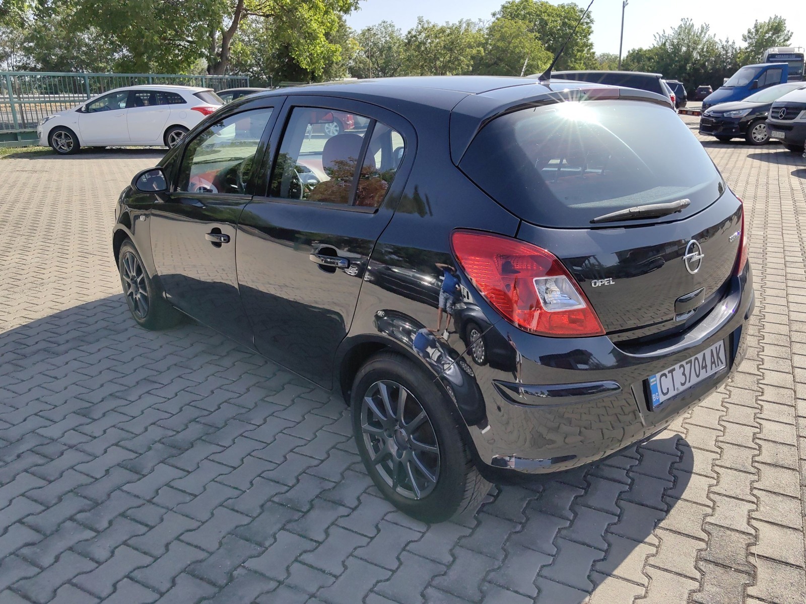 Opel Corsa 1.4i 90кс АВТОМАТИК КЛИМАТИК  - изображение 4