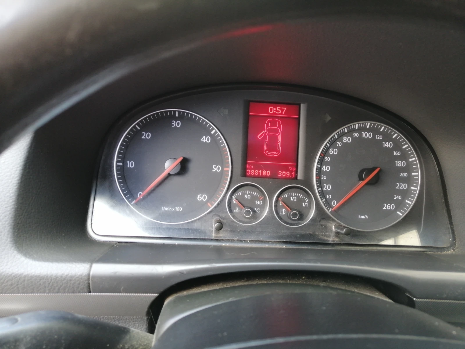 VW Touran, снимка 2 - Автомобили и джипове - 53862712