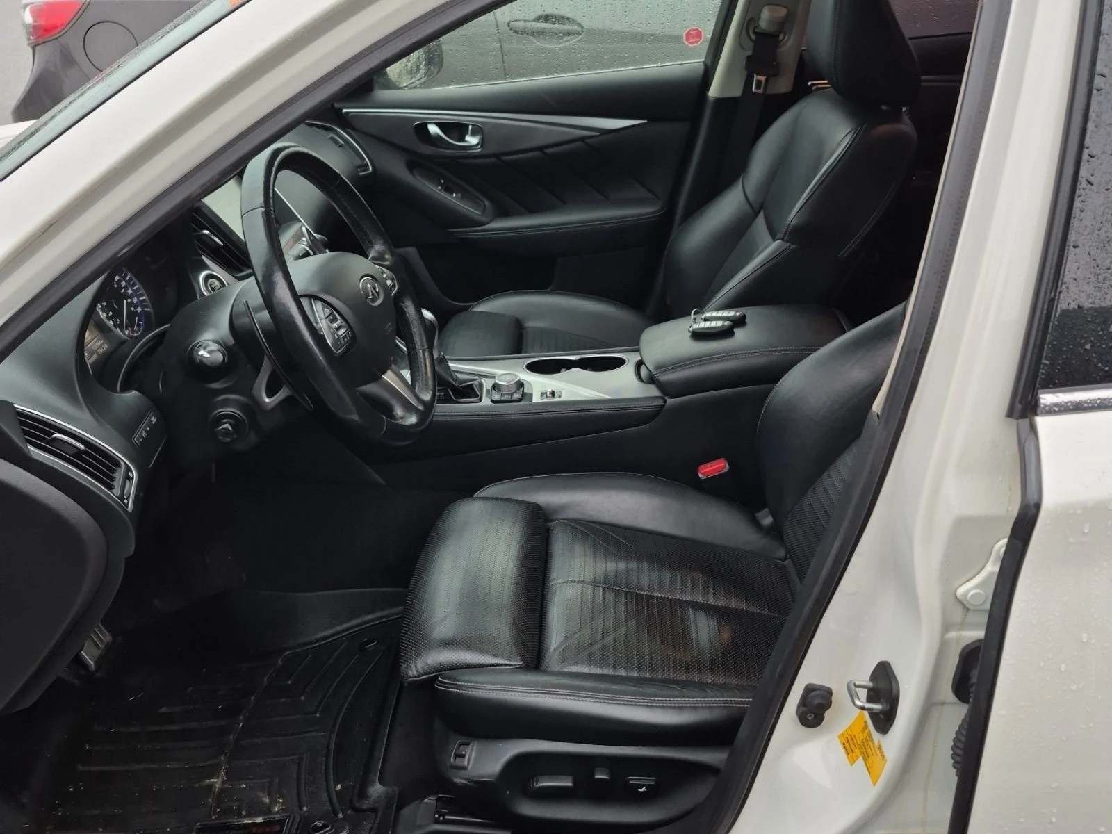 Infiniti Q50 С РЕГИСТРАЦИЯ & АВТО КРЕДИТ, снимка 5 - Автомобили и джипове - 53875733