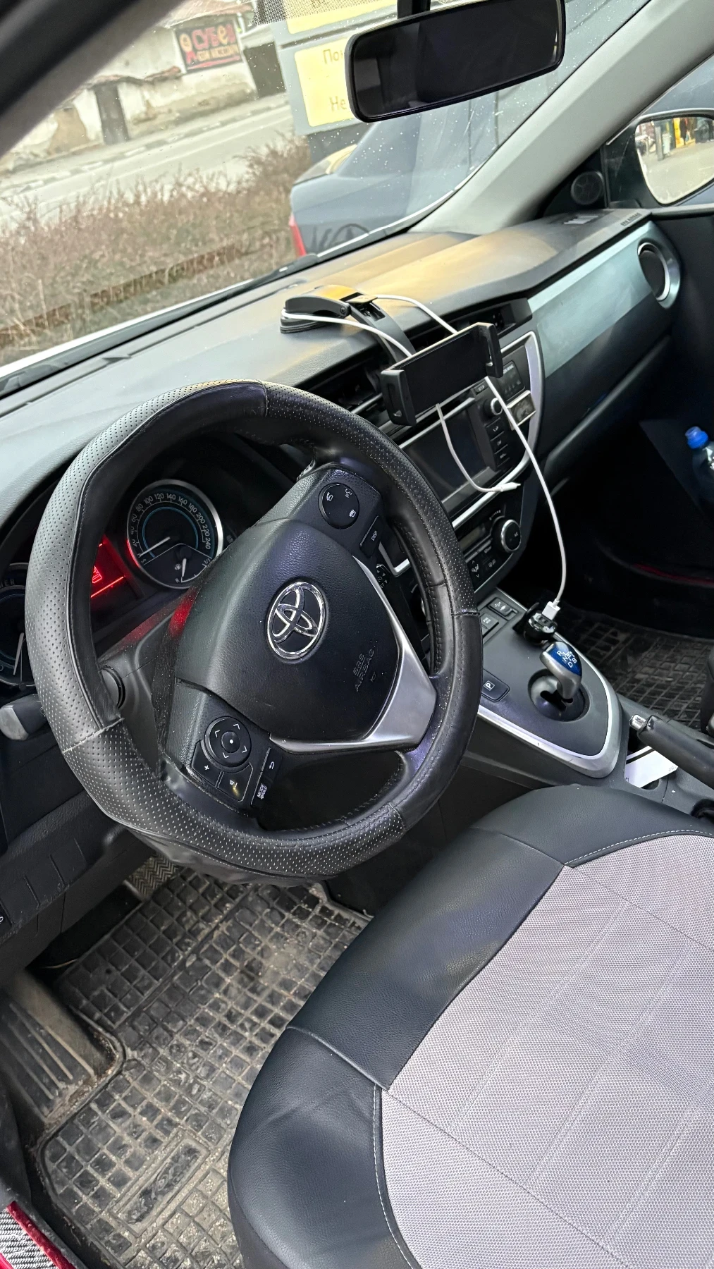 Toyota Auris, снимка 5 - Автомобили и джипове - 53926952