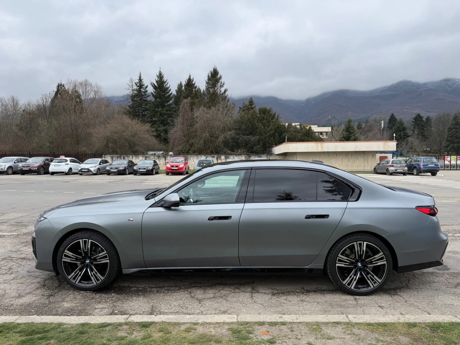 BMW 740 M Sport Pro, EL DRS, B&W, TV, Ex.Loung, 2�Iconic G | Mobile.bg � ����������� 10