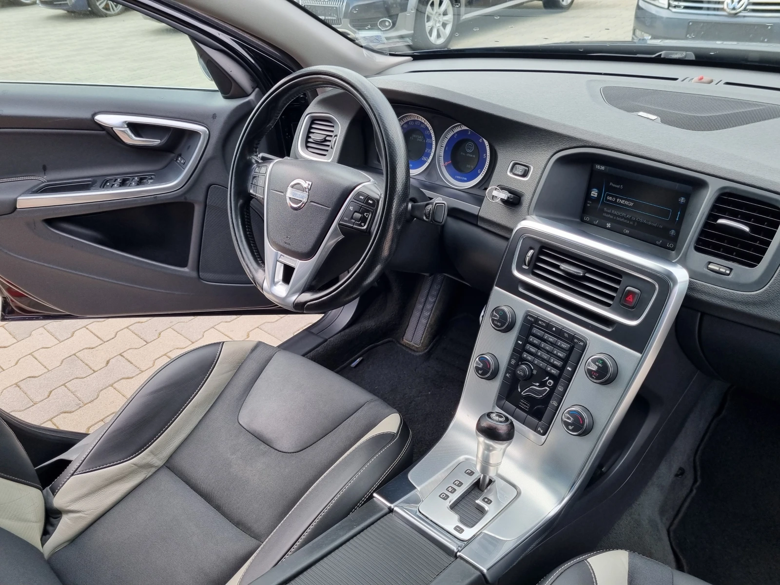 Volvo S60 R-DESIGN= AWD 4x4= 2.4D-205ps АВТОМАТИК, снимка 13 - Автомобили и джипове - 54717354