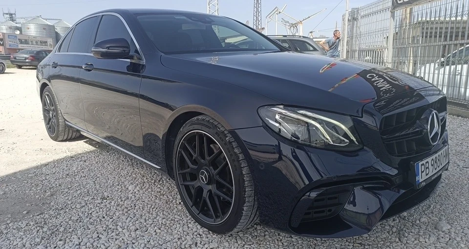 Mercedes-Benz E 220, снимка 2 - Автомобили и джипове - 55979313