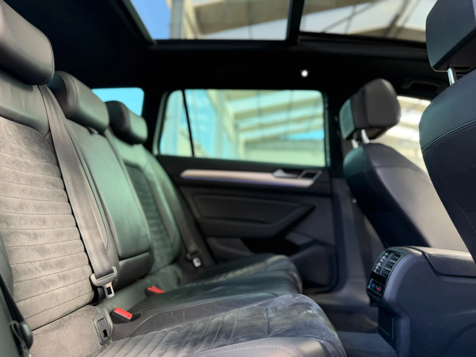 VW Passat / GTE / 1.4I HYBRID / 218 HP / DISTRONIC / PANO / , снимка 13 - Автомобили и джипове - 56129917