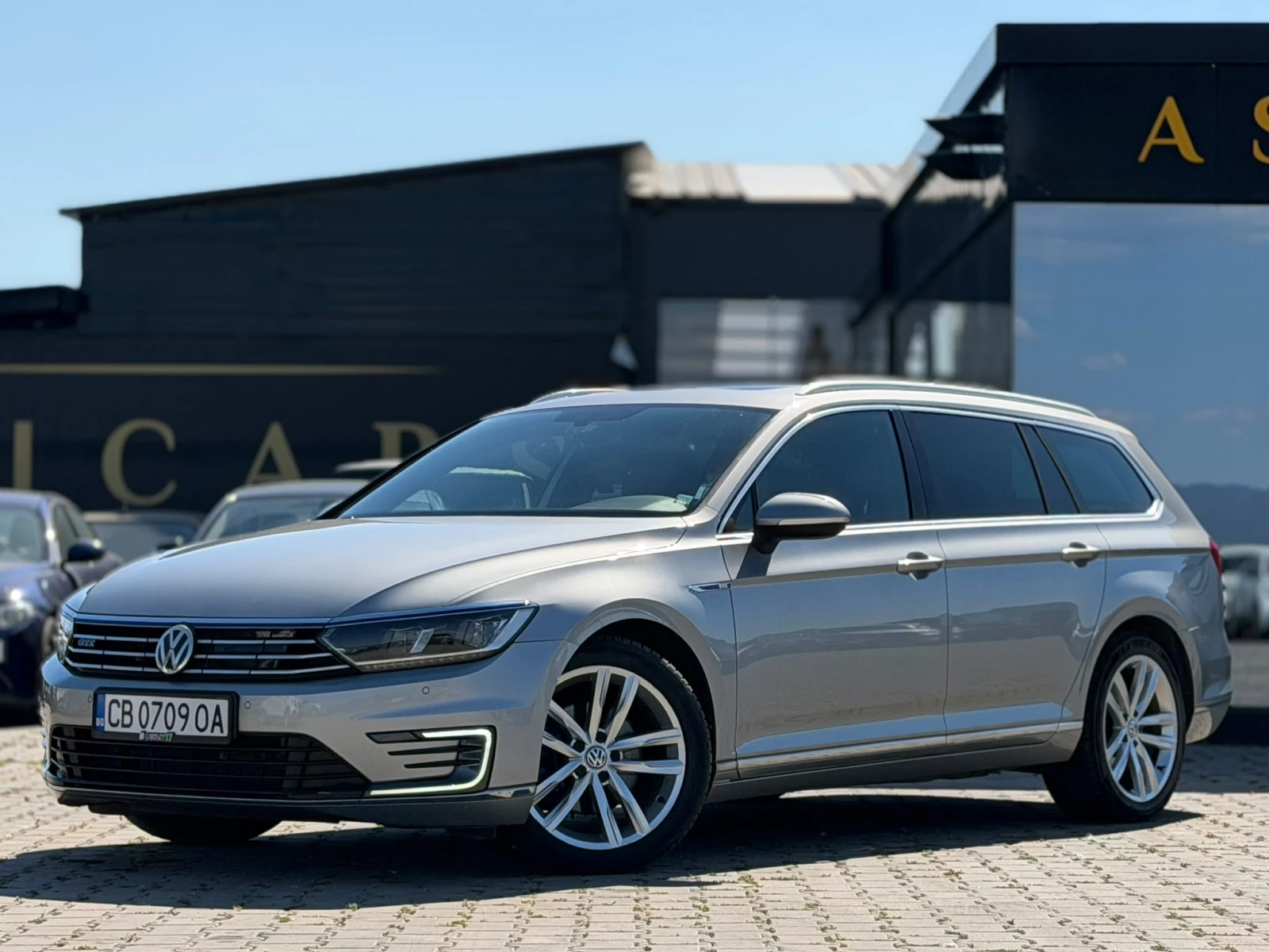 VW Passat / GTE / 1.4I HYBRID / 156 HP / DISTRONIC / PANO / 