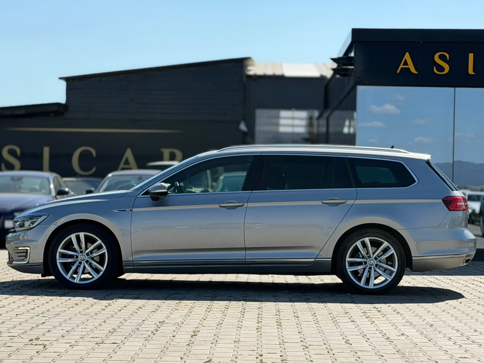 VW Passat / GTE / 1.4I HYBRID / 218 HP / DISTRONIC / PANO / , снимка 2 - Автомобили и джипове - 56129917